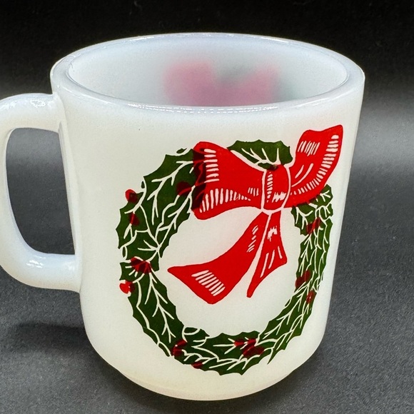Vintage 70’s Glasbake Christmas Wreath Milk Glass Coffee Cup Mug Holiday - Picture 1 of 5